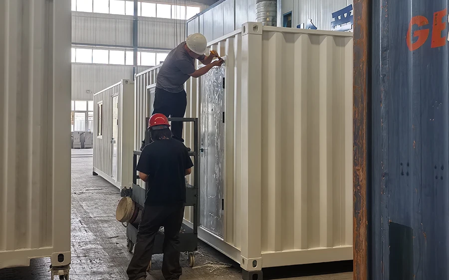 Ce pași sunt implicați în producerea unui singur container?