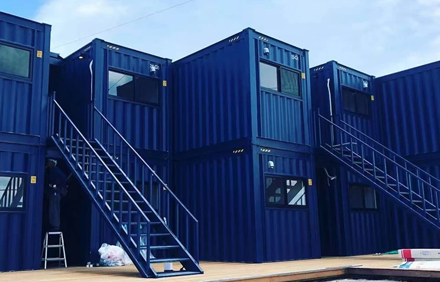 Casa de containere prefabricată cu două etaje a fost lansată